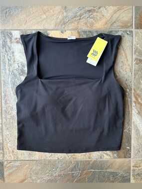 NWT All in Motion Black Cropped Tank Top Built-in Shelf Bra Removable Pads Large